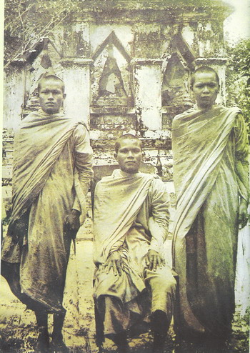 หลวงปู่ทวด หลังเตารีด นิด้า เนื้อโลหะผสม 2 โค๊ต อ.นอง วัดทรายขาว