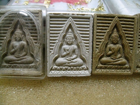 พระผงของขวัญ 6 องค์ ราคาเบาหวิวครับ