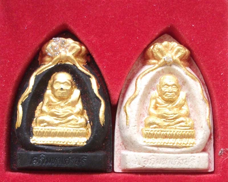 พระหลวงปู่ทวด **ถุงเงิน ถุงทอง** รุ่นอภิมหาเศรษฐี** พุทธาภิเษก 3 วาระ ปี 2542**เคาะเดียว**