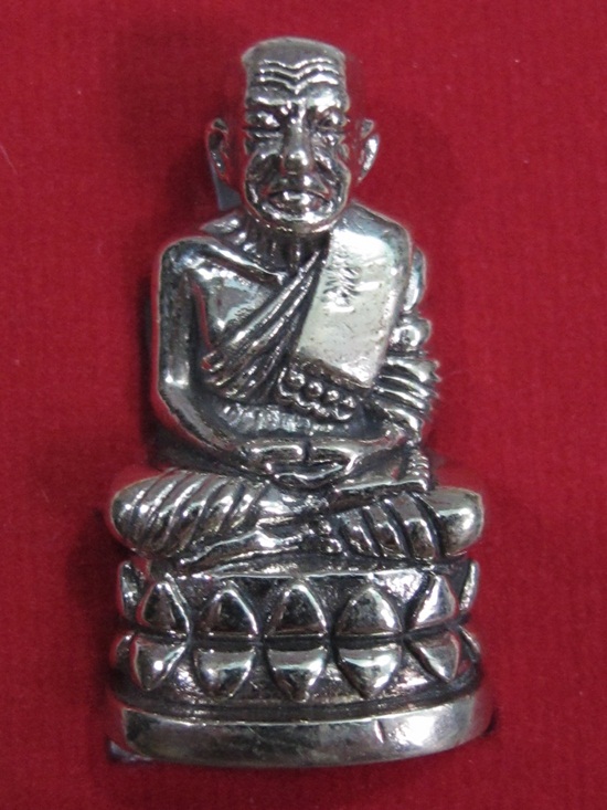 ลอยองค์ หลวงปู่ทวด บัวรอบ พิมพ์ใหญ่ เนื้ออัลปาก้า รุ่นนารายณ์แปลงรูป โค๊ตยิงเลเซอร์ พร้อมกล่องเดิมเด