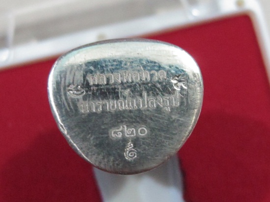 ลอยองค์ หลวงปู่ทวด บัวรอบ พิมพ์ใหญ่ เนื้ออัลปาก้า รุ่นนารายณ์แปลงรูป โค๊ตยิงเลเซอร์ พร้อมกล่องเดิมเด