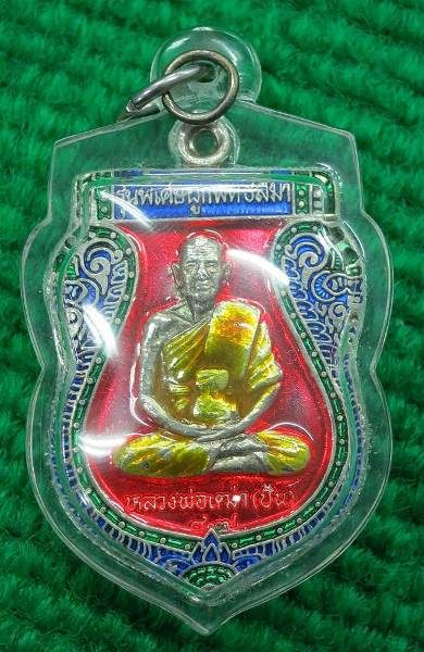 หลวงพ่อเฒ่า เนื้อเงินลงยาครับ