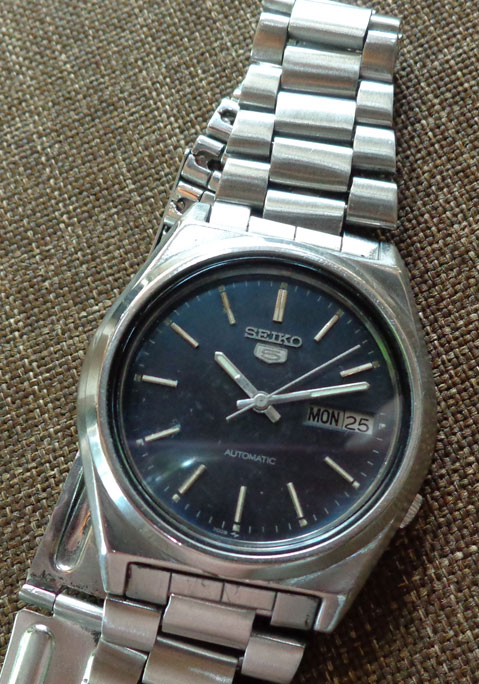นาฬิกา SEIKO 5 หน้าปัดเข้ม สวยๆครับ automatic