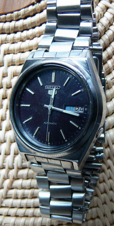นาฬิกา SEIKO 5 หน้าปัดเข้ม สวยๆครับ automatic