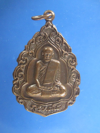 วัดใจ พระอาจารย์มั่น ซุ้มลายกนก 