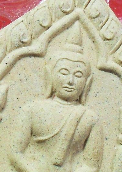ขุนแผนบรมครู ๓๒ พิมพ์ใหญ่ เนื้อขาวหลังฝังตะกรุดเงินคู่ครับ เคาะเดียวครับ ไม่ค่อยเจอแล้วครับ