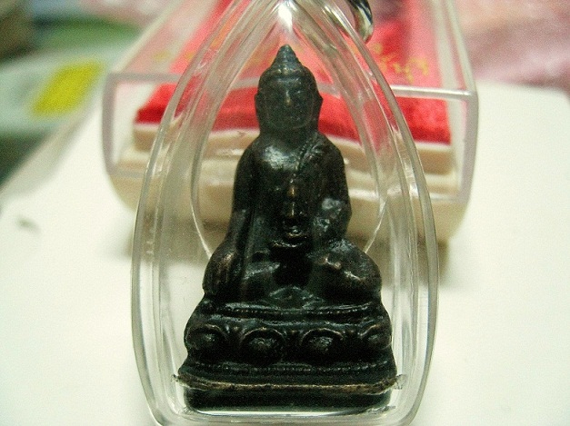 พระกริ่งวัชระ วัดนิคมวชิราราม อ.ชะอำ จ.เพชรบุรี ปี 2513 ทองแดงรมดำ หลวงปู่โต๊ะเป็นประธานนั้งปรกครับ