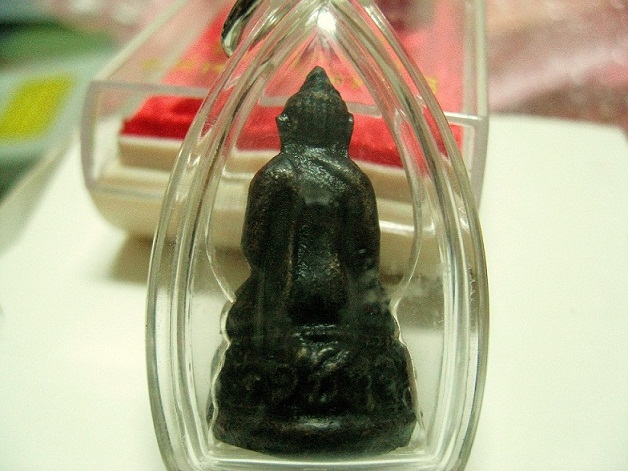 พระกริ่งวัชระ วัดนิคมวชิราราม อ.ชะอำ จ.เพชรบุรี ปี 2513 ทองแดงรมดำ หลวงปู่โต๊ะเป็นประธานนั้งปรกครับ