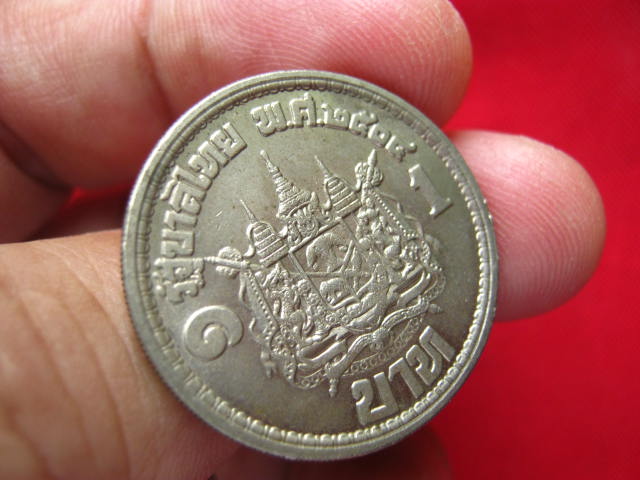 เหรียญเสด็จนิวัติ พระนคร หลังตราแผ่นดิน ปี 2504 สวยคมชัด เคาะเดียวครับ
