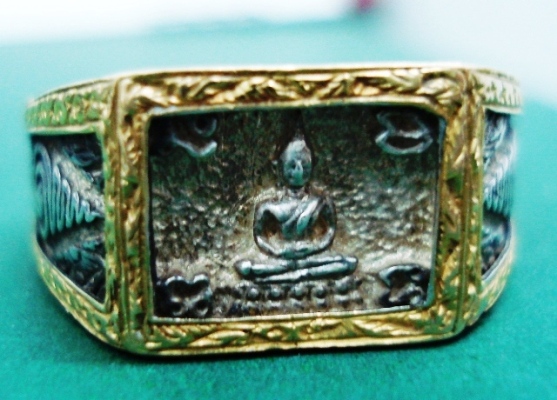 แหวนเงินเลี่ยมทองหลวงพ่อรวยปี2543 วัดตะโก อ.ภาชี จ.พระนครศรีอยุธยา