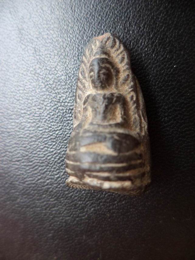 พระรอด เนื้อดิน เก่าสวยๆ ไม่ทราบที่ เคาะเดียวครับ