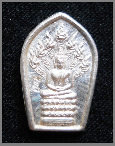วัดใจ!!!!เคาะเดียว//ปรกใบมะขามหลวงพ่อคูณ คูณทรัพย์แสนล้าน เนื้อเงิน
