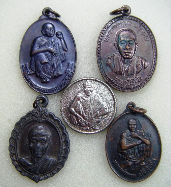 120 บาท 5 เหรียญ หลวงพ่อคูณ วัดบ้านไร่ ครับ