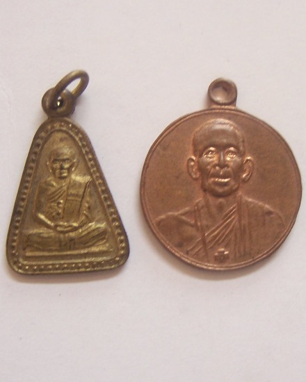 100เดียว" 2เหรียญ.. เหรียญ ลพ.โอภาสี ปี28+เหรียญจอบ ลพ.เงิน บางคลาน ปี35
