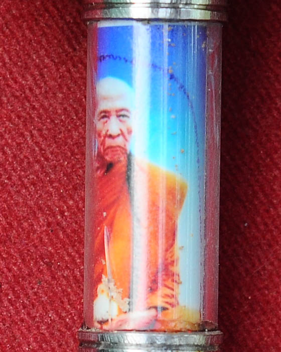 ตะกรุดรกแมว+เศียรพ่อแก่ฤาษีเพชรหลูกัณ หลวงปู่คำบุ มีมวลสารบางอย่างแบบเดียวกัน เลยเอามาแพ็คคู่