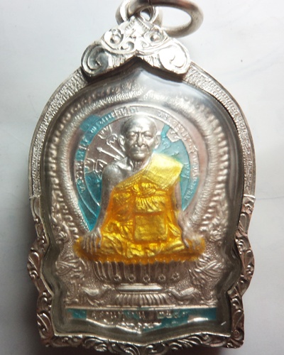 เหรียญนั่งพาน รุ่นแรกหลวงปู่หง เงินลงยา + เลี่ยมเงิน สร้างน้อยครับ 105เหรียญเท่านั้น