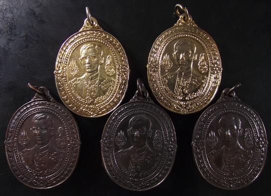 เหรียญ ร.9 ภูมิพลมหาราช ปี34 5 ธันวามหาราช ครั้งที่15 กะไหล่ ทอง2,ทองแดงรมดำ3 เหรียญ