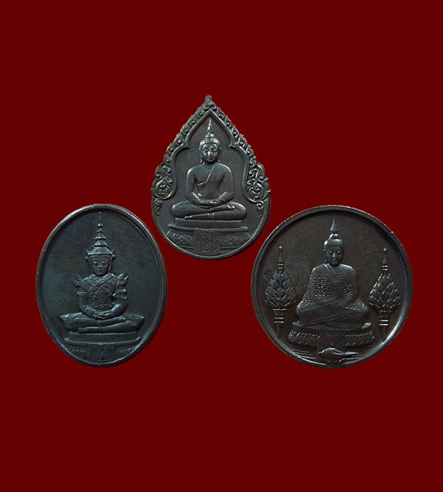 เหรียญพระแก้วมรกต ปี25 บล๊อคพระราชศรัทธา พร้อมกล่องเดิมๆ