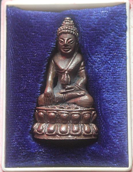 พระกริ่งสัมฤทธิ์ผล หลวงปู่หมุน รุ่นเสาร์๕มหาเศรษฐี เนื้อนวะโลหะ พร้อมกล่องเดิม