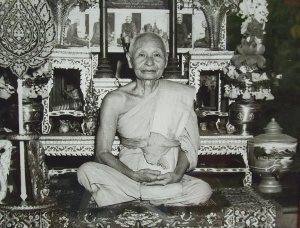 <@ เหรียญเสมาหลวงปู่เพิ่ม วัดกลางบางแก้ว รุ่นสุดท้าย ปี 2526 @>