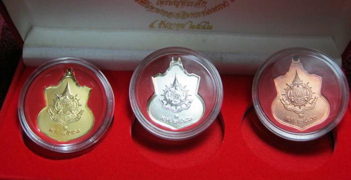 เหรียญที่ระลึก 6 รอบ ในหลวง กะไหล่ ทอง เงิน นาค