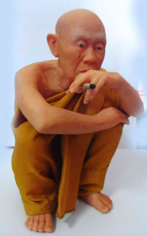 รูปหล่อเหมือน หุ้นขี้ผึ้งไฟเบอร์((หลวงพ่อคูณ))ขนาดหน้าตัก5นิ้ว ความสูง8นิ้ว สวยงามค่ะ