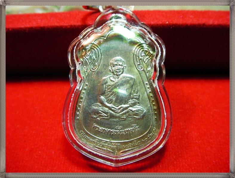 <@ เหรียญพระอาจารย์ฝั้น รุ่น114(โสรัจจะ) เนื้อเงิน สวยกริ๊ป @>