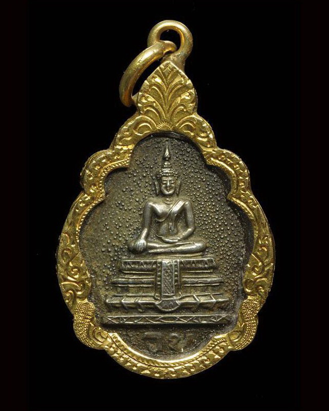 เหรียญหลวงพ่อวัดไร่ขิง จ.นครปฐม ปี 2527 เนื้อเงิน หายาก พร้อมเลี่ยมทองเก่า
