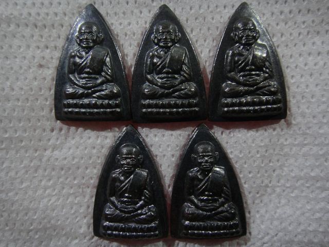 หลวงปู่ทวด กลีบบัว พิมพ์ลึกหน้าแก่ ร.ศ.200 จัดสร้าง ปี2525 เคาะเดียว 5 องค์