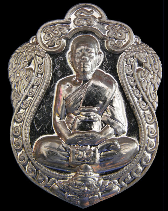 เสมาสร้างโรงพยาบาล หลวงปู่บัว วัดเกาะตะคียน สังฆาฏิเรียบ จารมือ เหรียญที่2