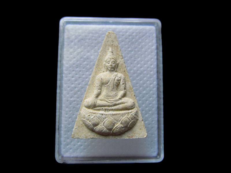 พระผงหลวงพ่อแก้ว วัดโบสถ์วรดิสถ์ อ่างทอง....NO.4.เริ่ม20บาท/.กฐิน วบ.56