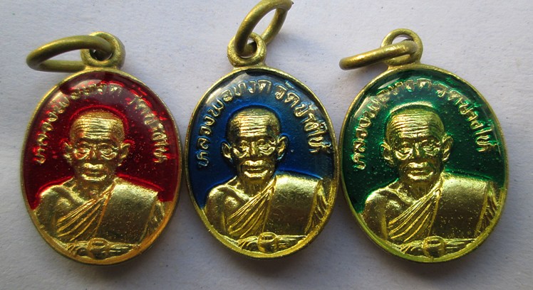 เม็ดเเตง หลวงปู่ทวด ปี 22 ลงยา 3 สี 3 เหรียญ เคาะเดียวครับ