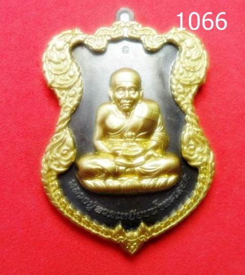 เหรียญโล่ห์ใหญ่ ทองแดงรมดำ ฉลุประกบซุ้มทอง ยกหน้าทอง หน้ากากทอง หลวงปู่ทวด ญสส. ปี 2536