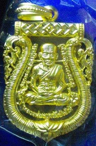 เหรียญฉลุหลวงปู่ทวด รุ่น 100ปี อาจารย์ทิม พิมพ์เสมาหน้าเลื่อน ฉลุลายยกองค์ เนื้อทองระฆัง หมายเลข1200