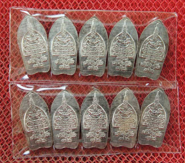 มา 10 องค์ พระปรกใบมะขาม หลวงพ่อคูณ ปริสุทโธ 72 รุ่นเมตตาชายเเดนปี 37 เนื้อเงิน (คัดสวยเดิมๆ)