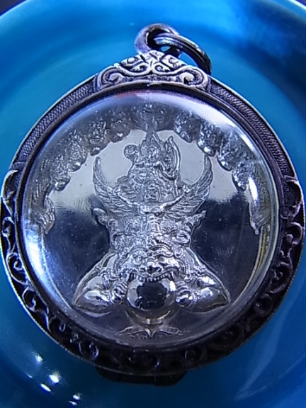 เหรียญนารายณ์ทรงครุฑประทับบนพระราหู คู่มิตรแห่งพระเสาร์ เนื้อเงิน พิมพ์ใหญ่ เจ้าคุณธงชัย ปี 48 