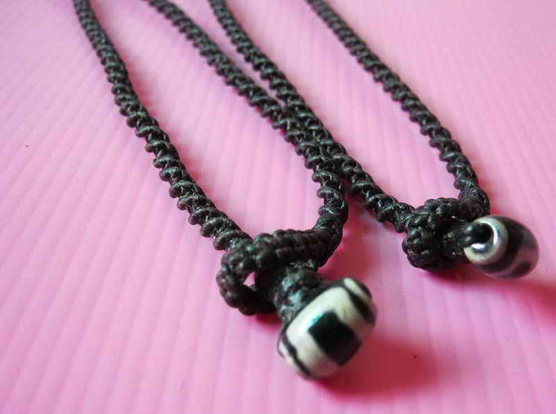 2เส้นเคาะเดียวไปเลยค่ะ100บาทสร้อยเชือกเทียนถัก1 ห่วงสามารถแขวนพระได้องค์ค่ะ
