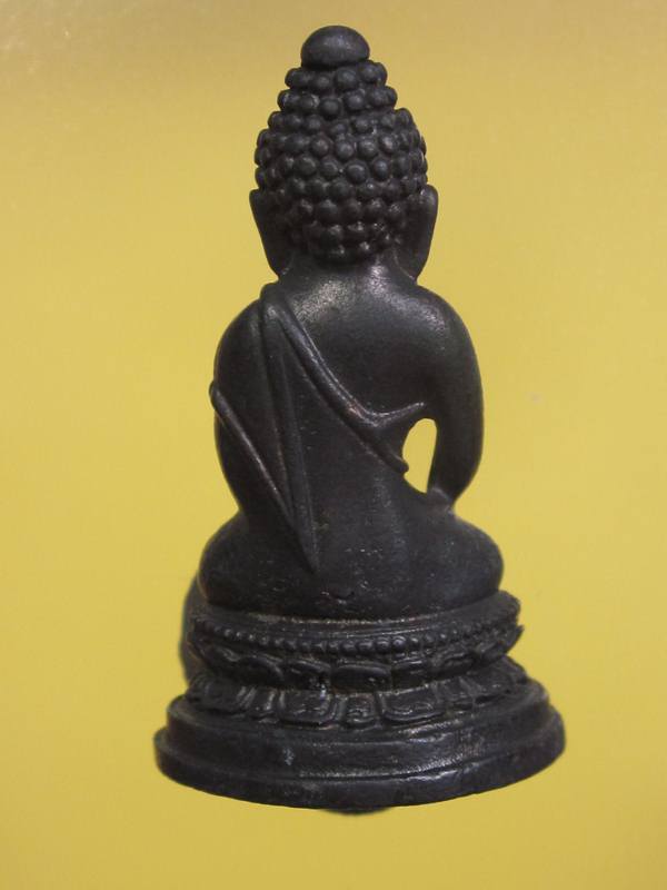 พระกริ่ง ภ.ป.ร ในหลวง ครบ 6 รอ บ 72 พรรษา กล่องเดิม......K2