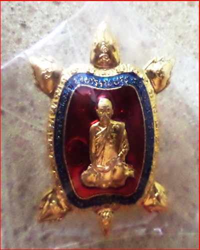 หลวงปู่แผ้ว เต่าลงยา รุ่นปลดหนี้