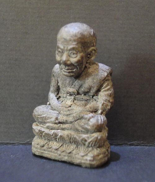 หลวงปู่ทวดลอยองค์ เนื้อว่านดินกากยายักษ์ 80ปี อ.นอง ตะกรุดทองคำ