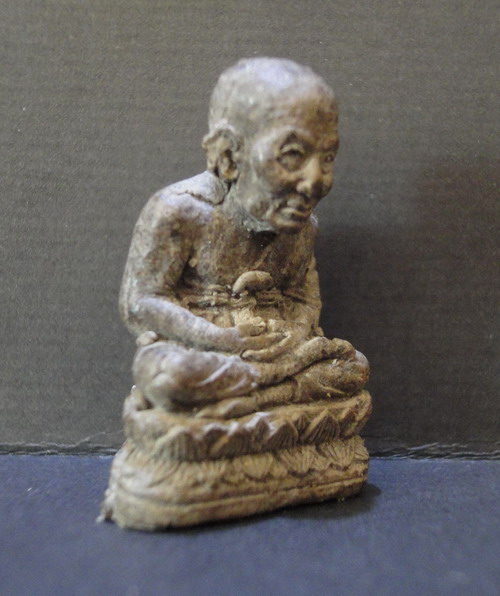 หลวงปู่ทวดลอยองค์ เนื้อว่านดินกากยายักษ์ 80ปี อ.นอง ตะกรุดทองคำ