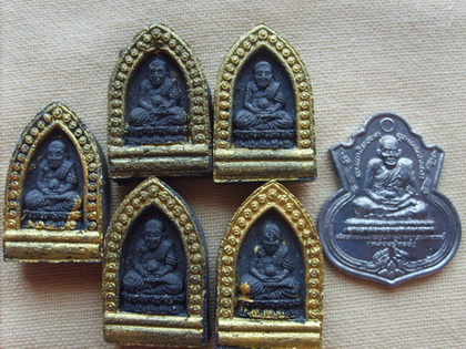 เหรียญหลวงปู่ทวด+เนื้อผง5องค์