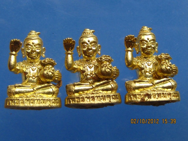 วัดใจ 3 องค์ กุมารทอง เพชรพรหมคุณ หลวงปู่หงษ์ สุสานทุ่งมน จ.สุรินทร์