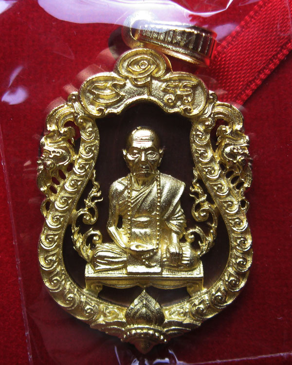 ปะฉลุ หลวงปู่คำบุ รุ่นเจริญพร สะดุ้งกลับ(กลับร้ายกลายดี) เนื้อทองระฆังหลังนวโลหะ กำลังนิยม