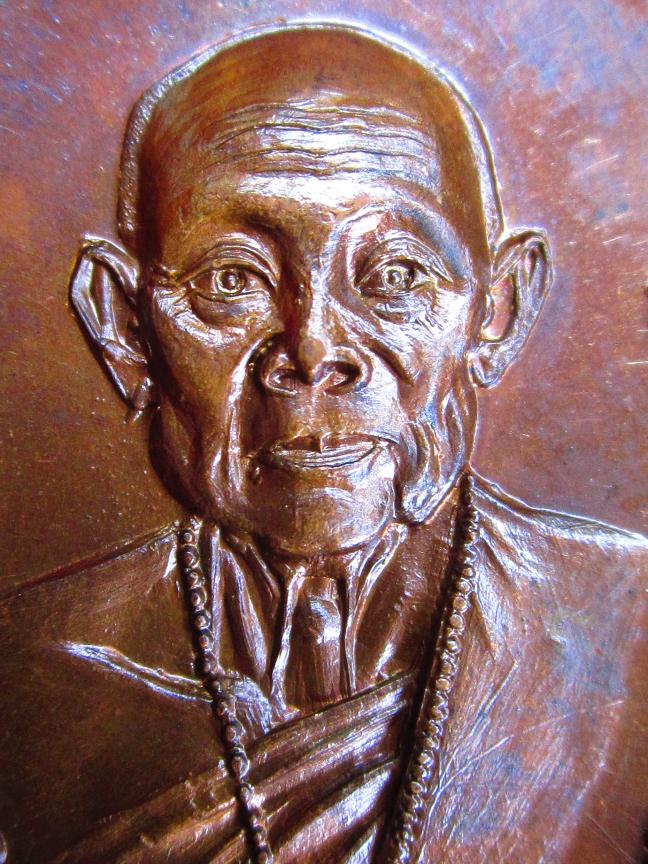 เหรียญครุบาชุ่มรุ่นแรกบล๊อก2ตาหลวงพ่อมองท่านอยู่ นิยมสุด 