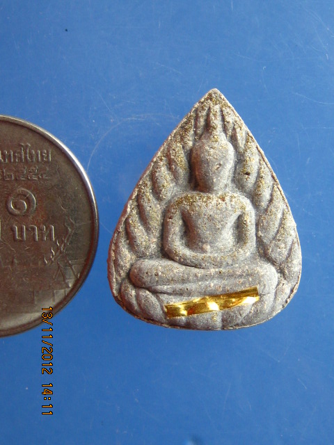 พระผงกลีบบัวฝังตะกรุดทองคำ ขุนพันธ์พุทธาคมเขาอ้อ วัดเขาอ้อ ปี44