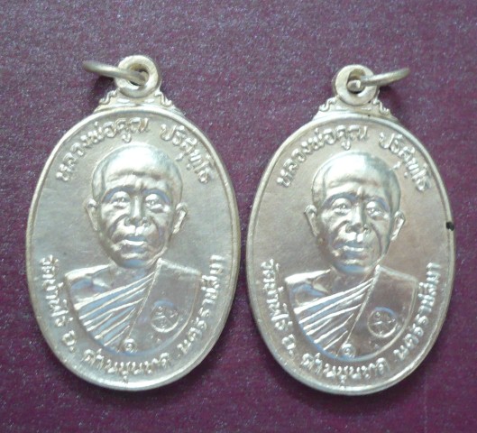 หลวงพ่อคูณวัดตลาดไทรเก่าปี 22 กะหลั่ยเงิน 2 องค์เคาะแรก 