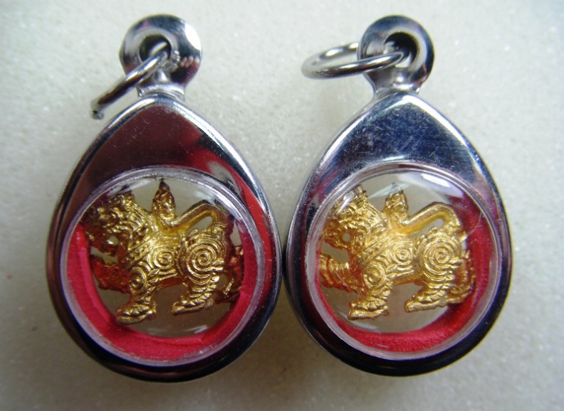 180 บาท 2 ตัวหลวงพ่อเพี้ยน วัดเกริ่นกฐิน ลพบุรี สิงห์จิ๋วตอกโค๊ดพร้อมเลี่ยมสวยๆเคาะเดียวเบาๆ