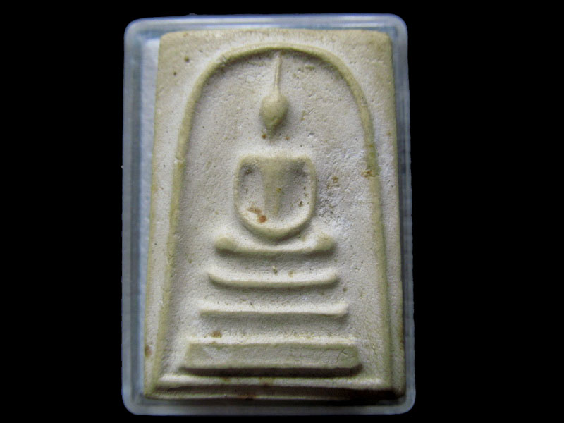 พระสมเด็จ หลัง พระรูปร.5 ไม่ทราบวัดครับ.เริ่ม20บาท/.H.177