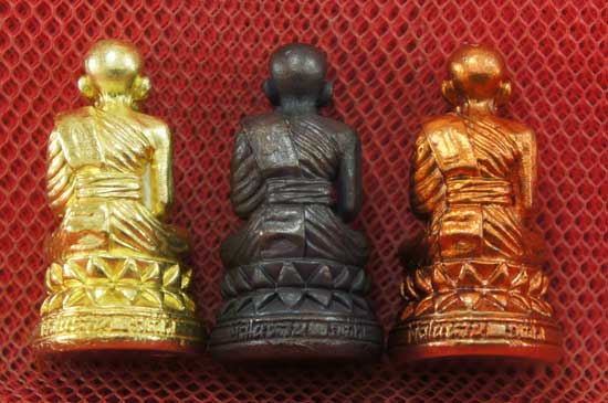 หลวงปู่ทวด พิมพ์บัวรอบ 3 องค์ เนื้อเปียกทอง เนื้อนวะ เนื้อสตางค์เเดง วัดในหาน อ.นอง อ.ทอง อ.สุภา ร่ว